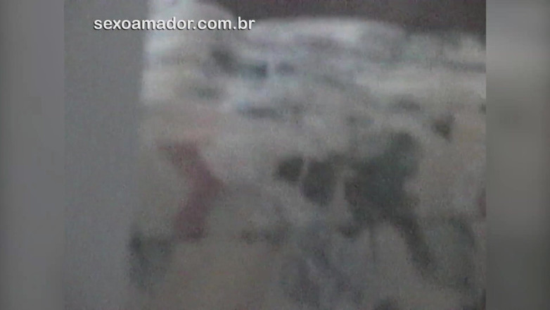 Amateurs videos: Chica sale de la puerta ajar y es atrapada teniendo...