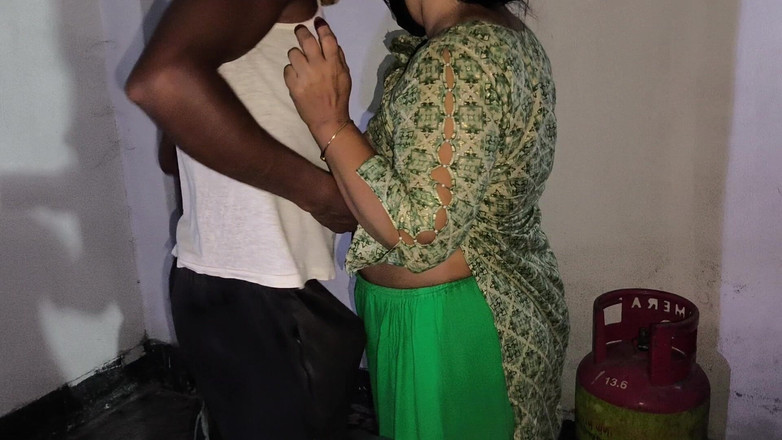 SAFI TV: Moje nevlastní teta krájela zeleninu, tak jsem ji objal a...