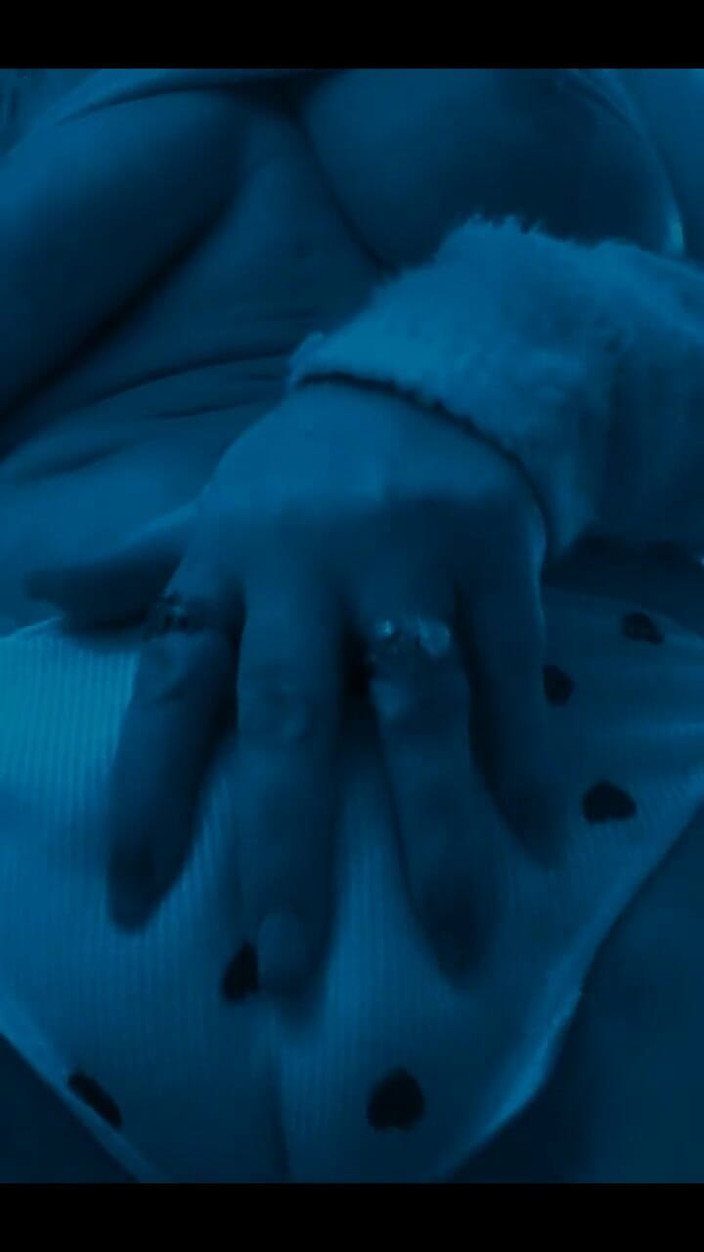 PaintedRose: Erotic Stripteasing