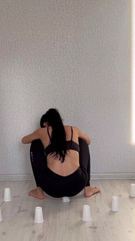Giantess götüyle bir şehri mahvediyor