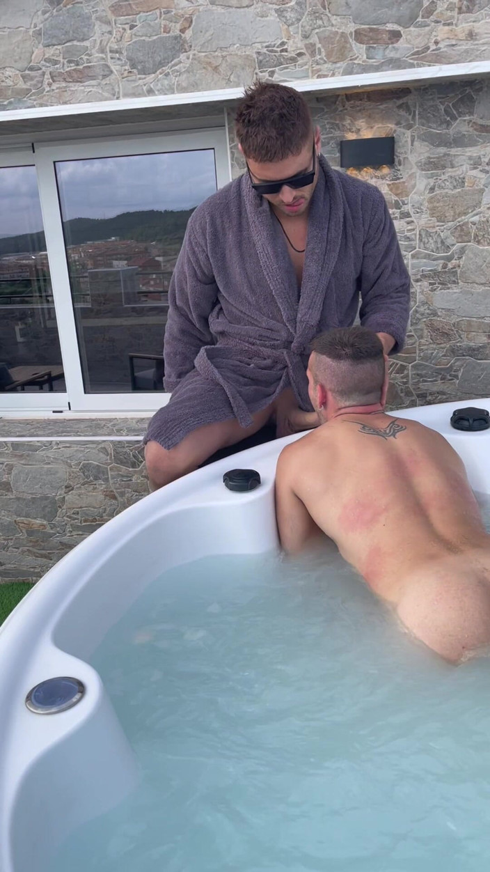 Carlos and Hector: Sexe dans le jacuzzi