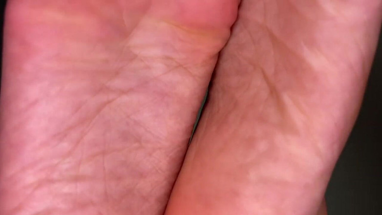 Pink Foxx: Pink Foxx si sundala boty po dlouhém dni