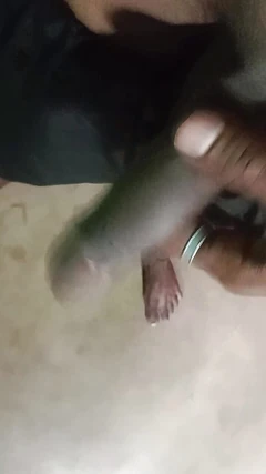 Một chàng trai 21 tuổi làm gì một mình?