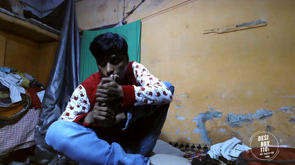 Desiboy110Ankit: 男孩自己的脚趾舔自己的脚趾和脚印度男孩色情