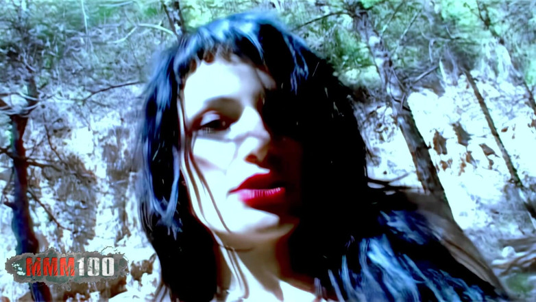 MMM100: 숲에서 알몸으로 따먹히는 Nina Roberts 포르노 스타 Nina Roberts