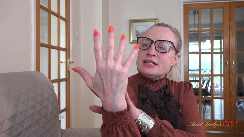 Aunt Judy's XXX: AuntJudysXXX - 동기를 부여하는 새로운 방법을 찾는 미시 밀프 교사 Andrea Ann