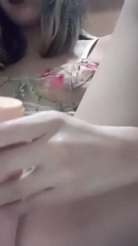 ฉันช่วยตัวเองที่บ้านตอนพ่อแม่ไม่อยู่