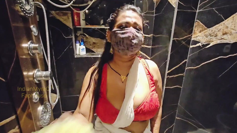 IndianMyra07: Mama vitregă nu s-a putut controla după ce a văzut...