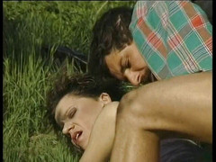 Lucky Cooch: Děvka brunetka análně udeřila venku