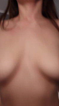 Vášnivý žhavý líbací sex s novou 18letou prsatou chůvou. Sténala a dostala!