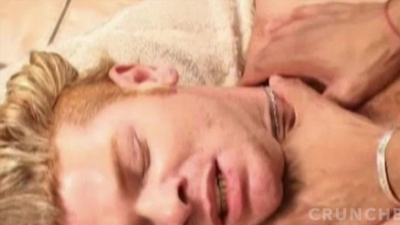 Bareback porn made in France: 금발이 아랍인과 섹스했다