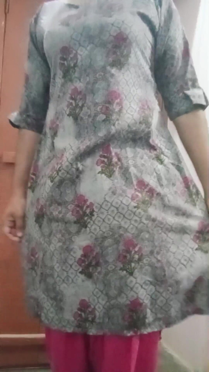 Gaurisissy: Hintli eşcinsel travesti gaurisissy salwar kurta xxx'te bir ev hanımı...