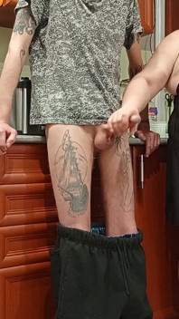 집에서 혼자 있는 동안 내 자지를 빨고 딸쳐주는 시어머니