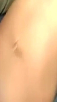 Kote hitam besar creampie melimpah dari pepek selamba yang diregangkan