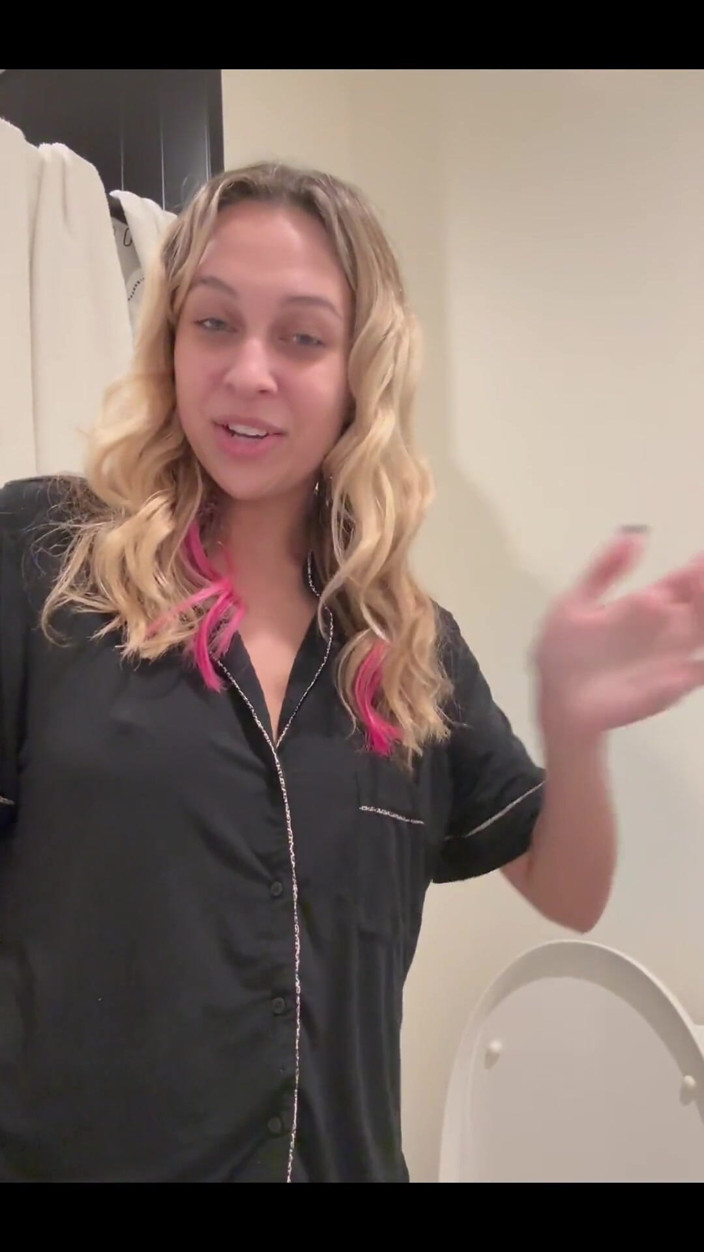 Tiffstreatsxoxo: Peeing Into the Toilet of My Airbnb While Hovering Over...