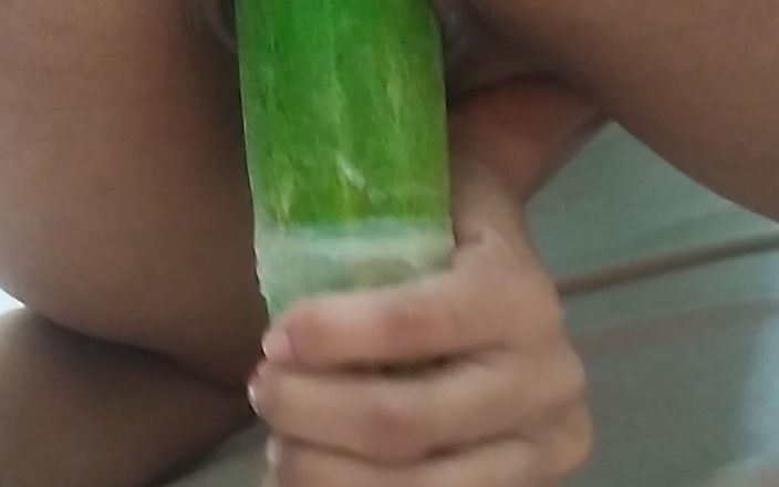 sexygirl047: Aku pengen banget nyepong kontol besarku! Aku pengen banget nyepong...
