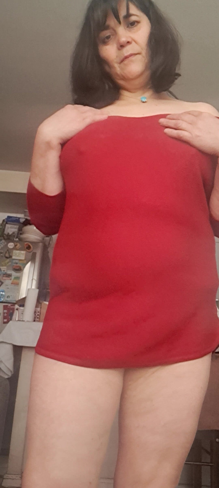 Mommy big hairy pussy: Voulez-vous voir le mulf poilu mûrir