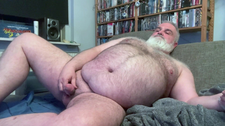 cuddlebearbln: Masturbandosi sul divano