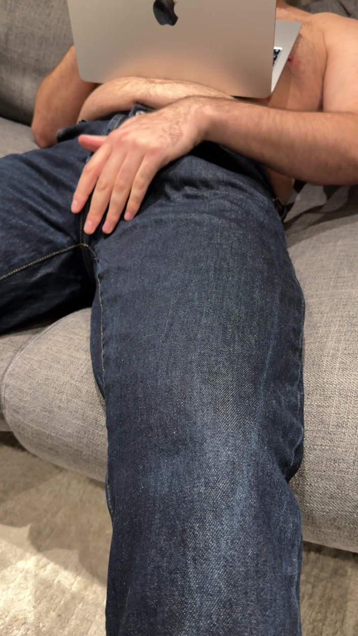 Cock in Jeans: Aku lagi asik muasin memekku pakai celana jins ketat sampai...