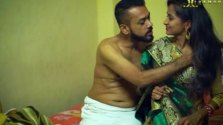 Queen star Desi: Suami kacak seksi mengongkek isterinya apabila dia bersedia untuk pergi...