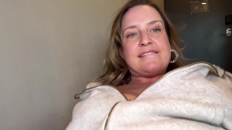 Avril Showers: Membayar untuk Pizza dengan Pepek. Saya benarkan pemandu muda creampie