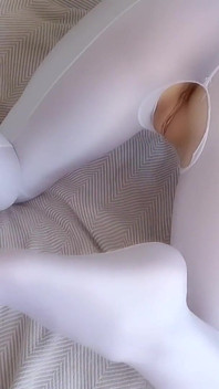 戏弄性感连裤袜的脚交和射在我的阴户上