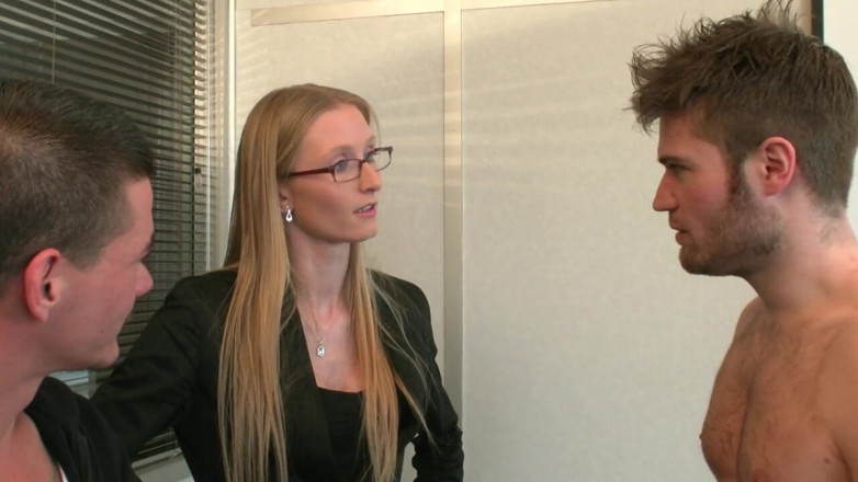 HPG Production: Blonďatá šéfka šuká své zaměstnance, Biseuxal Orgie! 4941