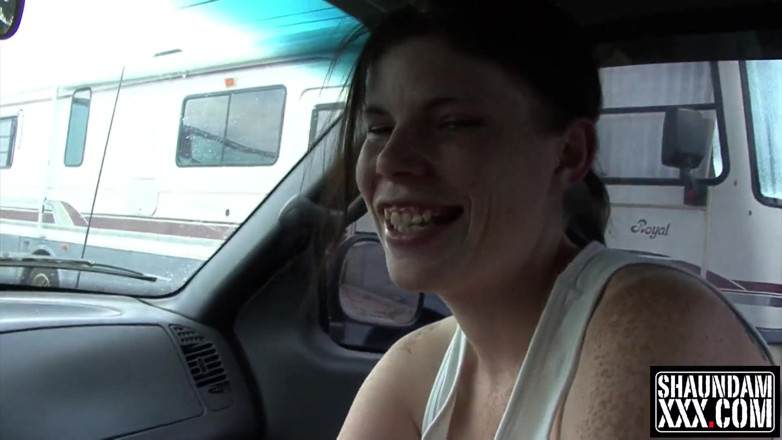 Shaundam: Holly Lane chupou meu pau no meu F-150