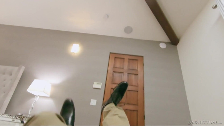 Adult Time: Під арештом! Офіцер поліції зраджує вас з вашою дружиною!