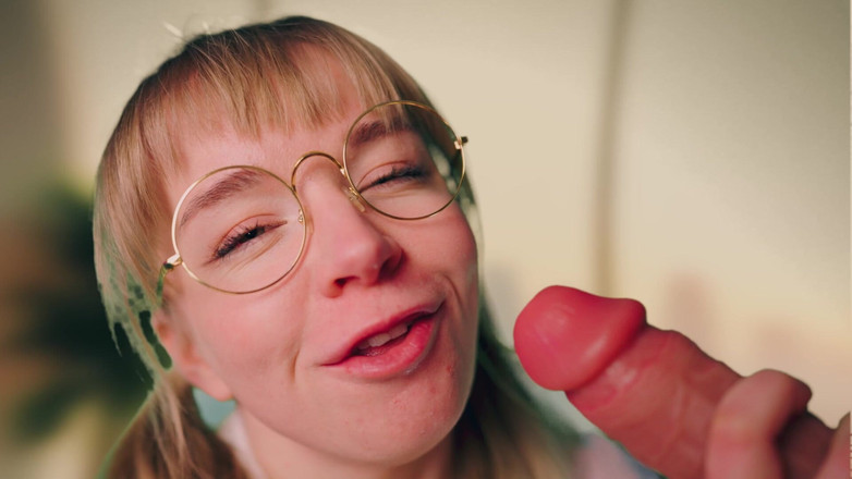 Jolie Lyon: 我是一个办公室荡妇作为继父的惩罚