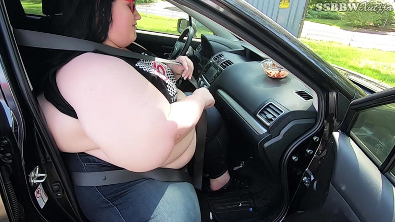 Xutjja: Eating Ice Cream in the Car
