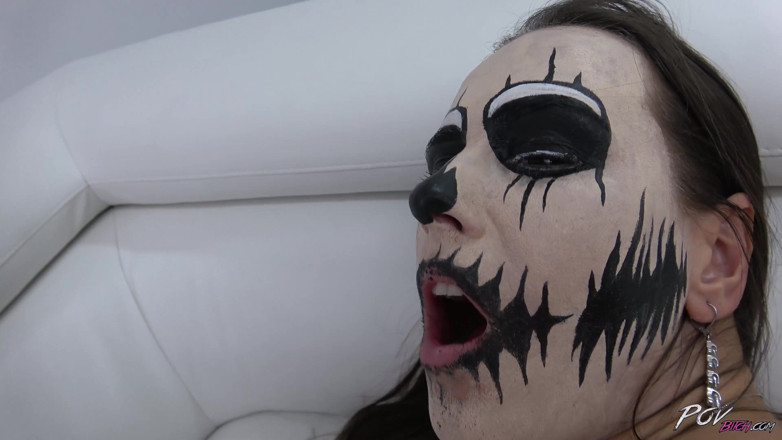 POV Bitch: Seksi kıyafetli maskeli kadın sert götten sikiliyor