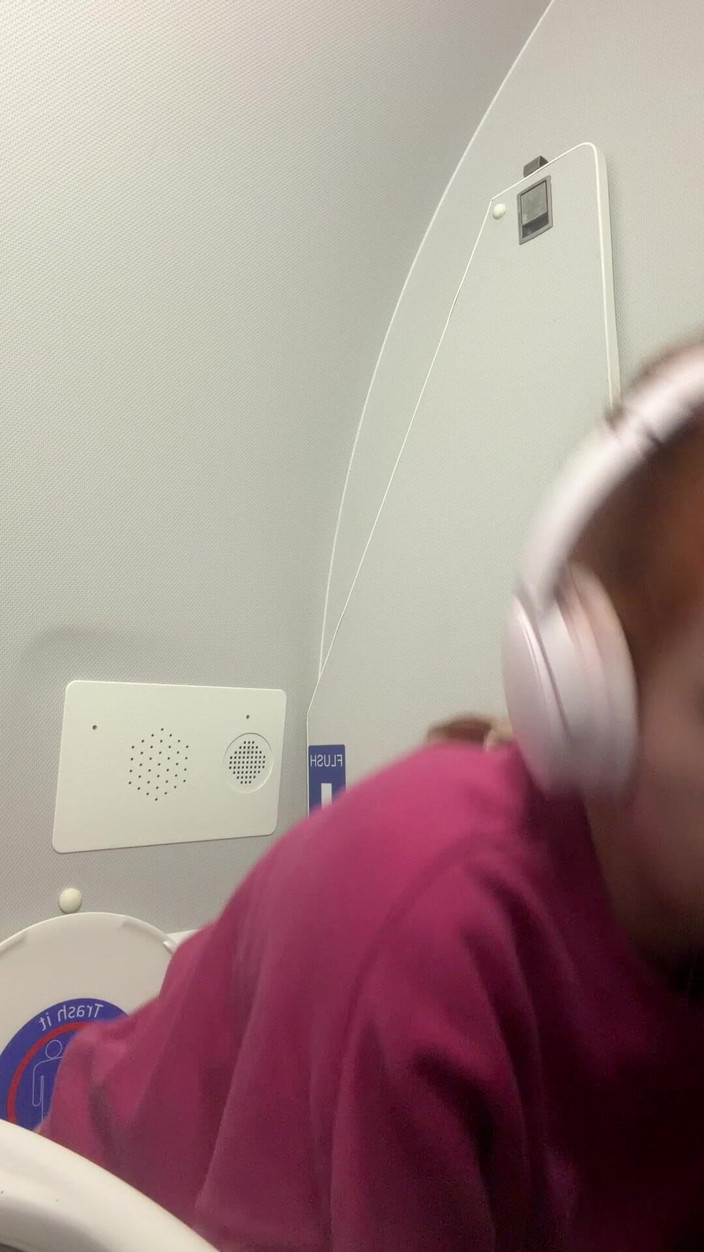Cherrycandle: I Pee in the Plane Toilet!