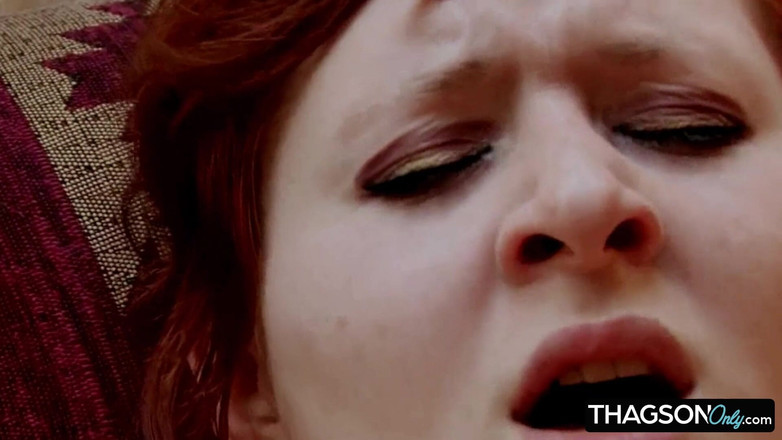 THAGSON ONLY: Flaca nena con dedos en su apretado coño hasta el...