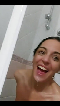 Eu chupo ele no chuveiro