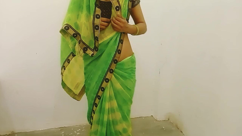 Ankurpriya000: Twoja Priya Bhabhi przebiera się przed jej Devar