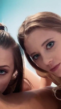 Girlsway - Alex Coal panas mencuba seks lesbian terlebih dahulu dengan pakar terapi manipulasi barunya Alix Lynx