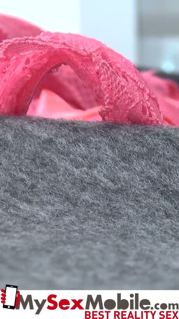 MySexMobile: Angela, 19 let, první trojka se svými 2 přáteli z vysoké školy