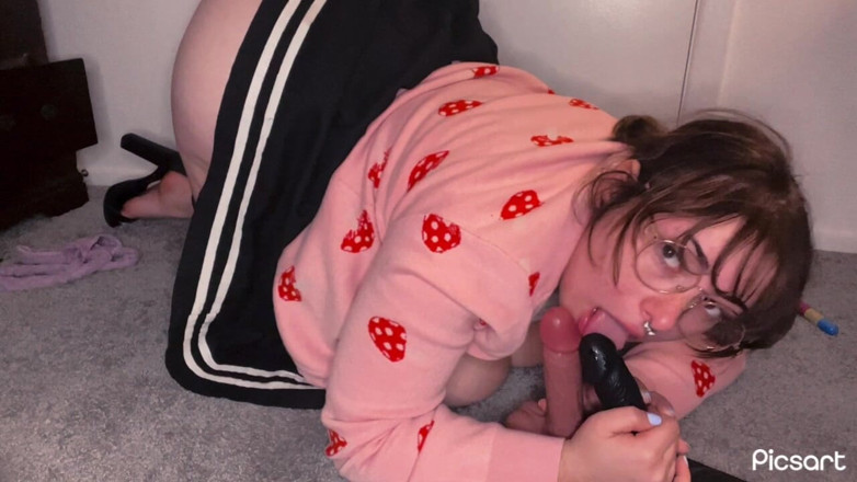Mushroombitchx: สาวเนิร์ดร่านโดนสองควย