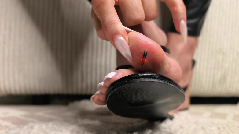 Goddess Lena: Malá oběť pod mým prstem