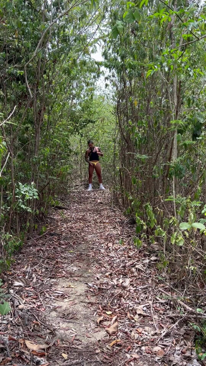 ortizjona: Escursioni nel bosco e nel parco abbandonato si sega fino...