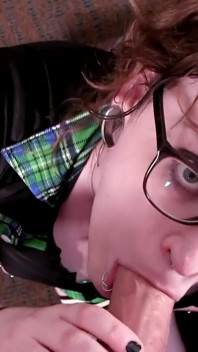Nerdy college girl looks great sucking cock