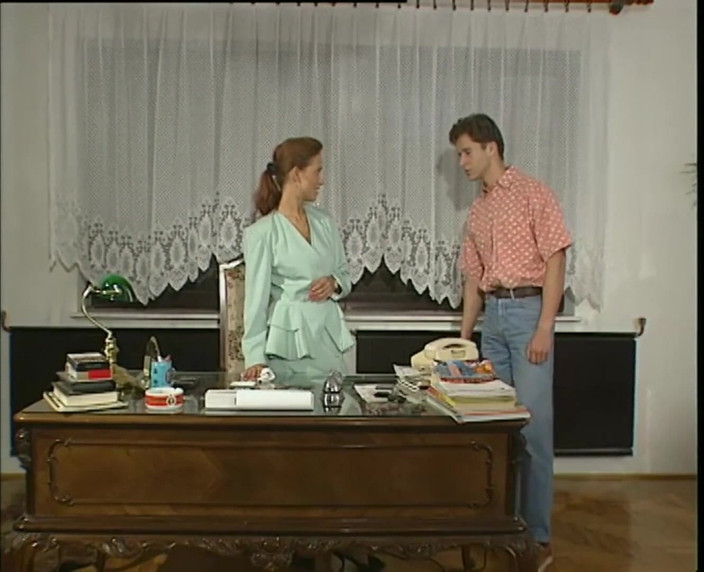 Vintage Climax: Une délicieuse bombasse vêtue de bas sexy se fait sodomiser...