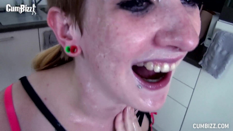 Cumbizz: Studentessa incontri uomini durante la pausa pranzo bukkake pompino di...