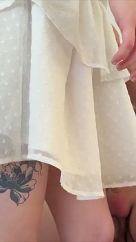 Îmi arăt ținuta colegului meu de cameră înainte de întâlnire, el mă fută ca să se asigure că sunt pregătită!