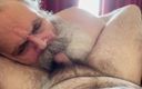 FuzzyBeardBoy: Un gros papa barbu suce une bite d’ourson