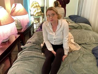 Erin Electra: Nevlastní dcera pomáhá dělat porno - dostane creampie