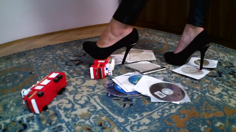 Solo Austria: Princess Kimberly schiaccia i vostri toy in auto e dvd!...