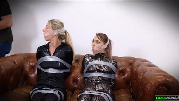 Gag Attack: Chloe और rebecca - टेप बंधन में कैटबर्गर