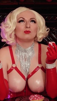 Sexy Pin up Dívka Arya Líže koblihy v latexových rukavicích